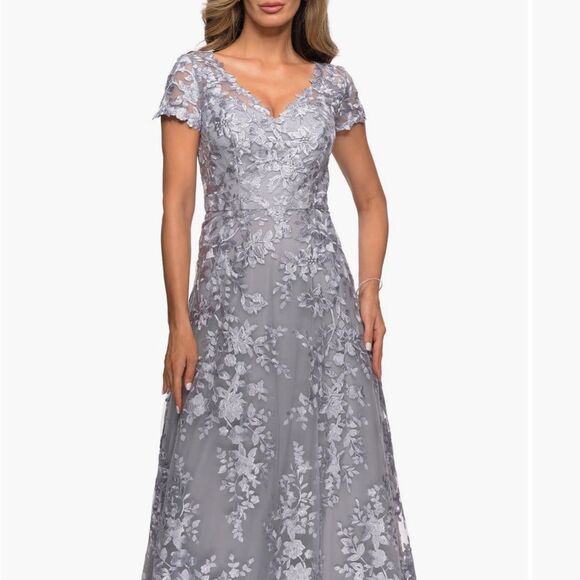 LA FEMME 27870 Long Lace Evening
Dress with Cap Sleeves Gown platinum 12 $578 - Picture 4 of 7